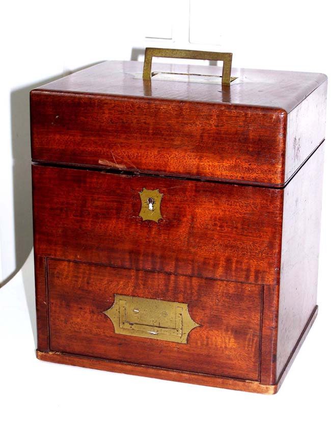 A wonderful antique Ships' Medicine Chest circa 1830 made by SPRINGWEILER of London. — image 3